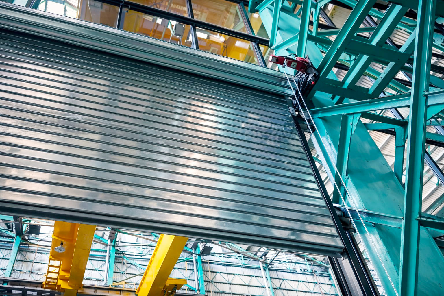 Motorized automatic rolling shutter for commercial building