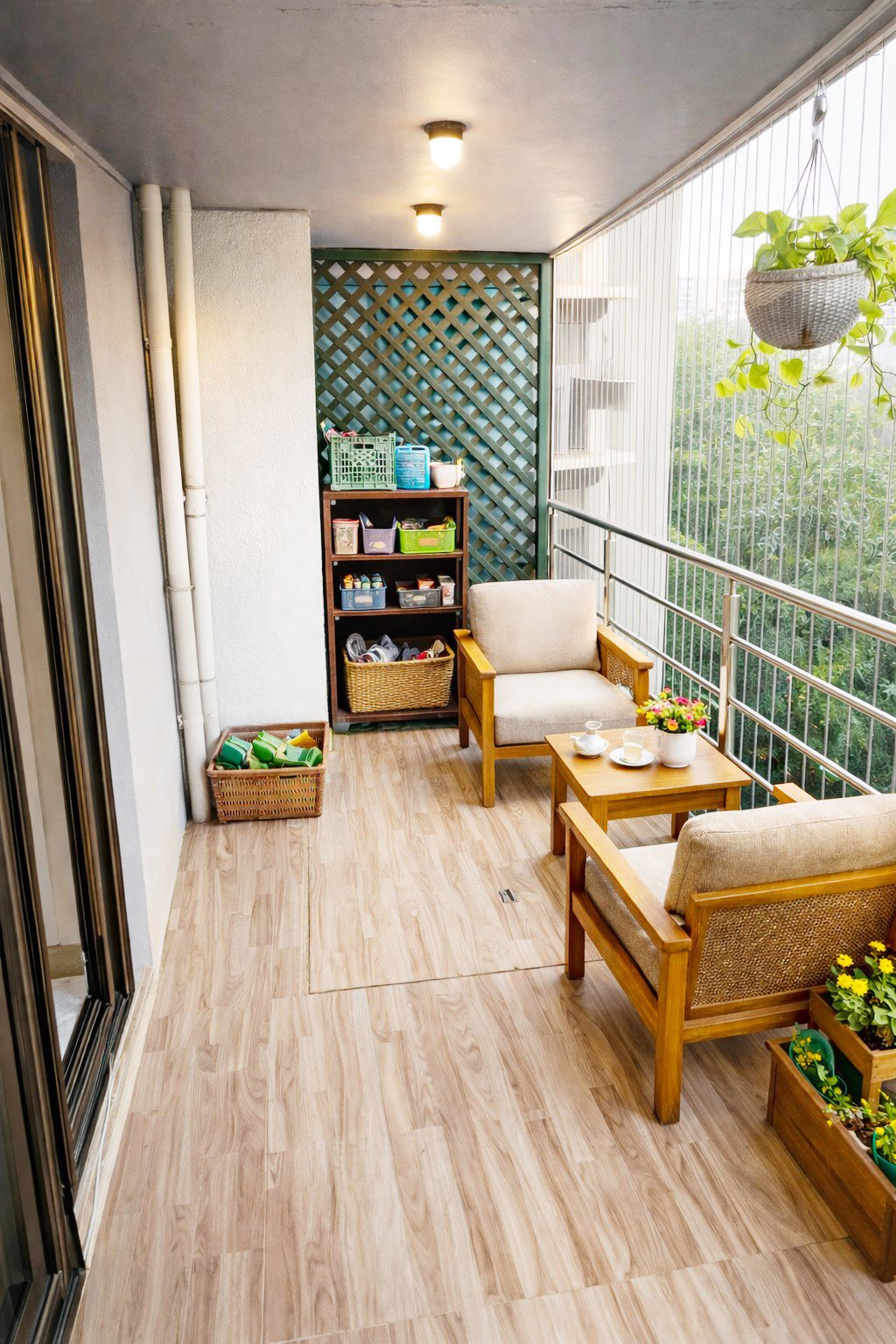 Professional balcony platform installation with modern design